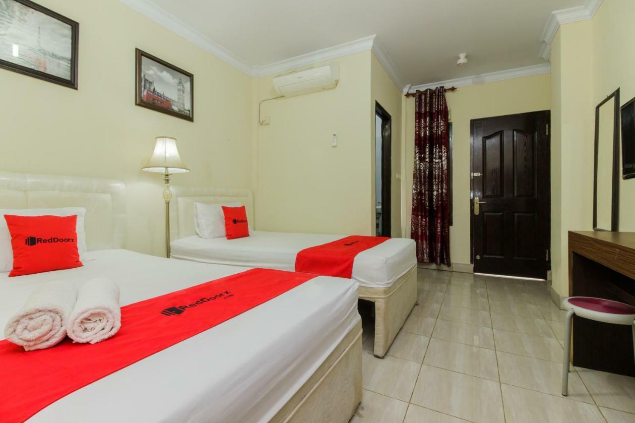 Hotel Reddoorz @ Malalayang 2 Manado Exterior foto