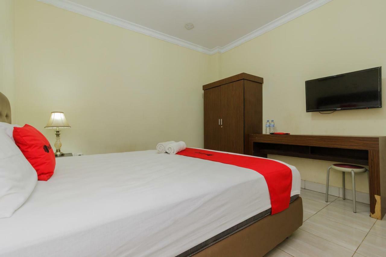 Hotel Reddoorz @ Malalayang 2 Manado Exterior foto