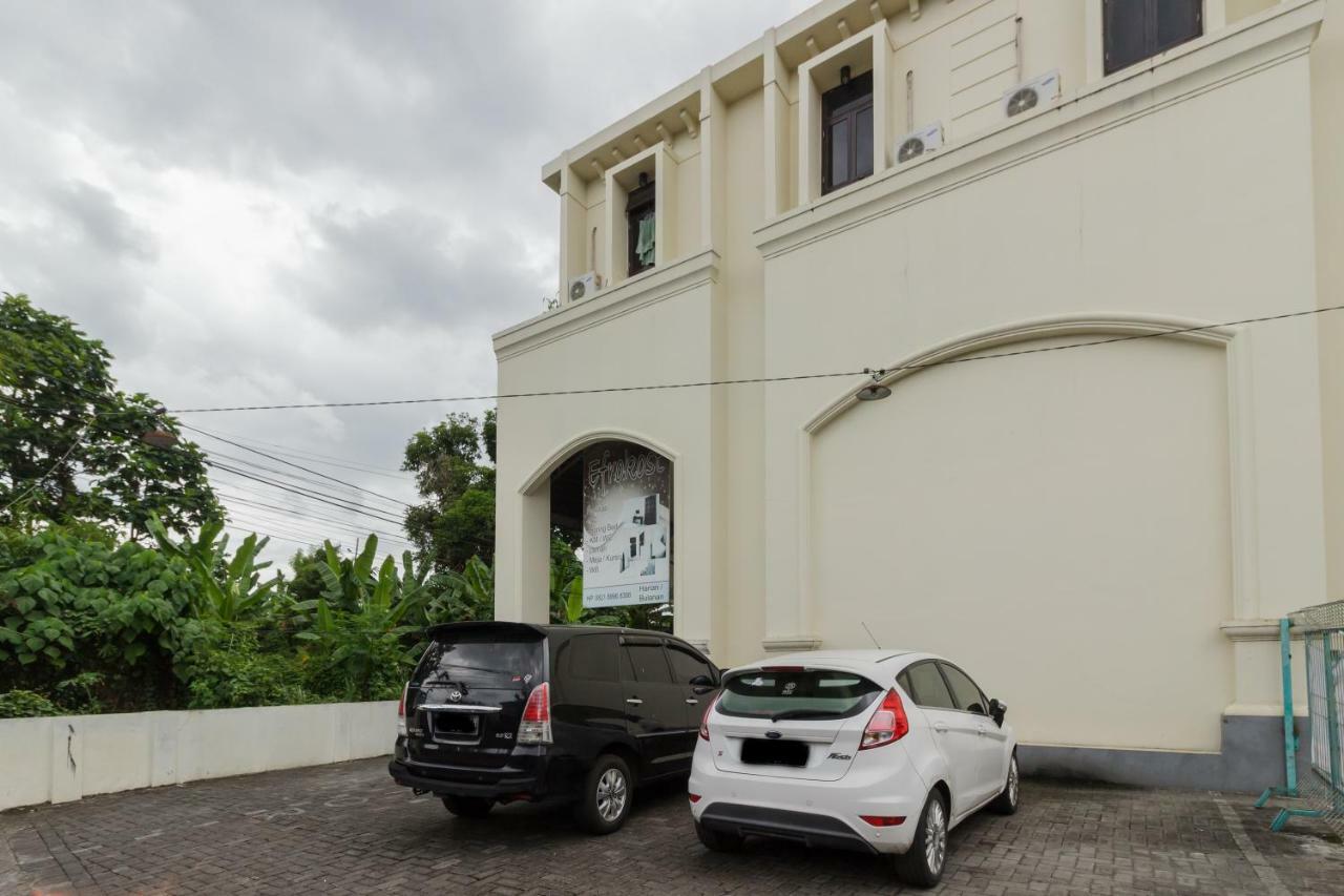 Hotel Reddoorz @ Malalayang 2 Manado Exterior foto