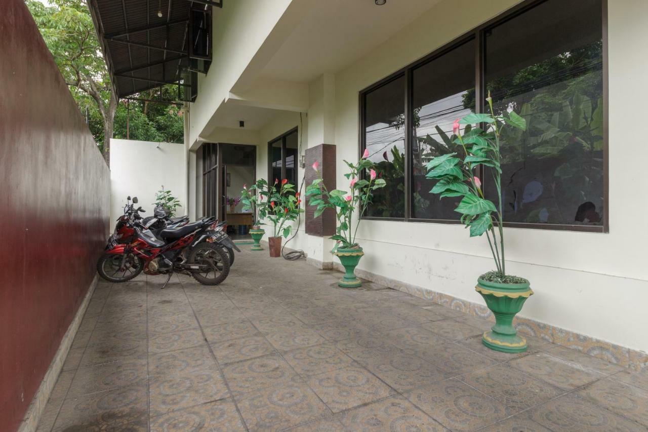 Hotel Reddoorz @ Malalayang 2 Manado Exterior foto