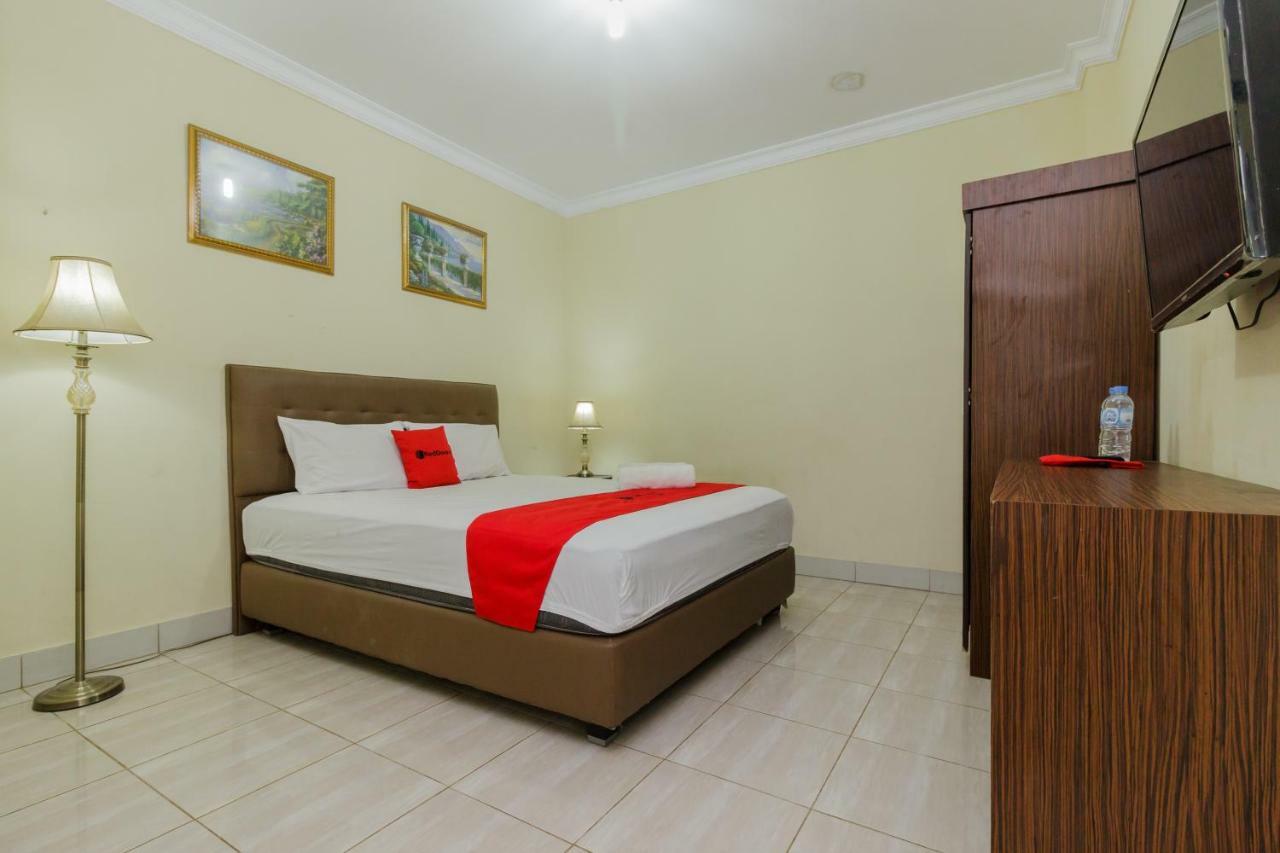 Hotel Reddoorz @ Malalayang 2 Manado Exterior foto